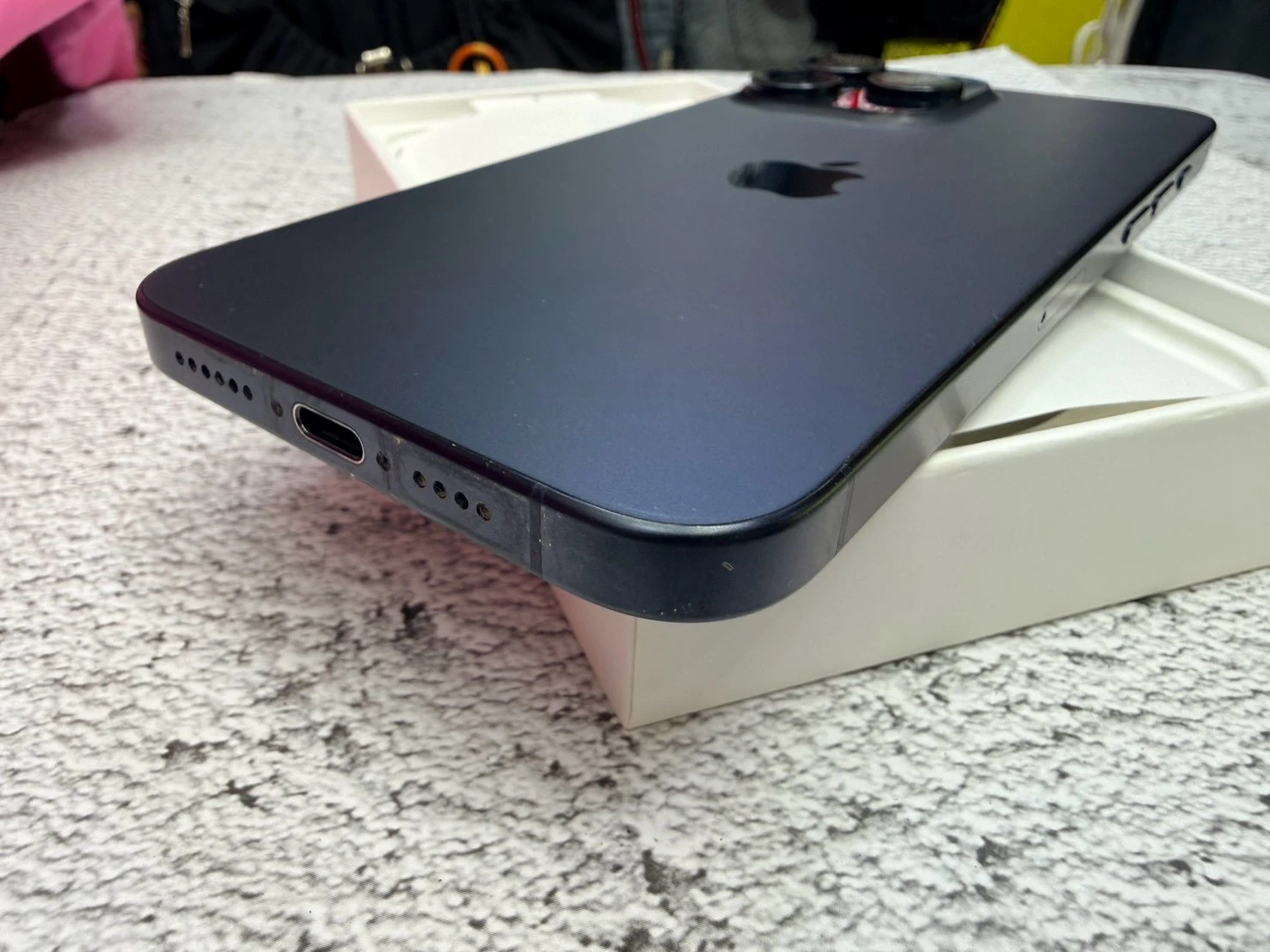 iPhone 15 Pro Max 512g 藍 電池79% (邊框小傷) 無盒裝有配件