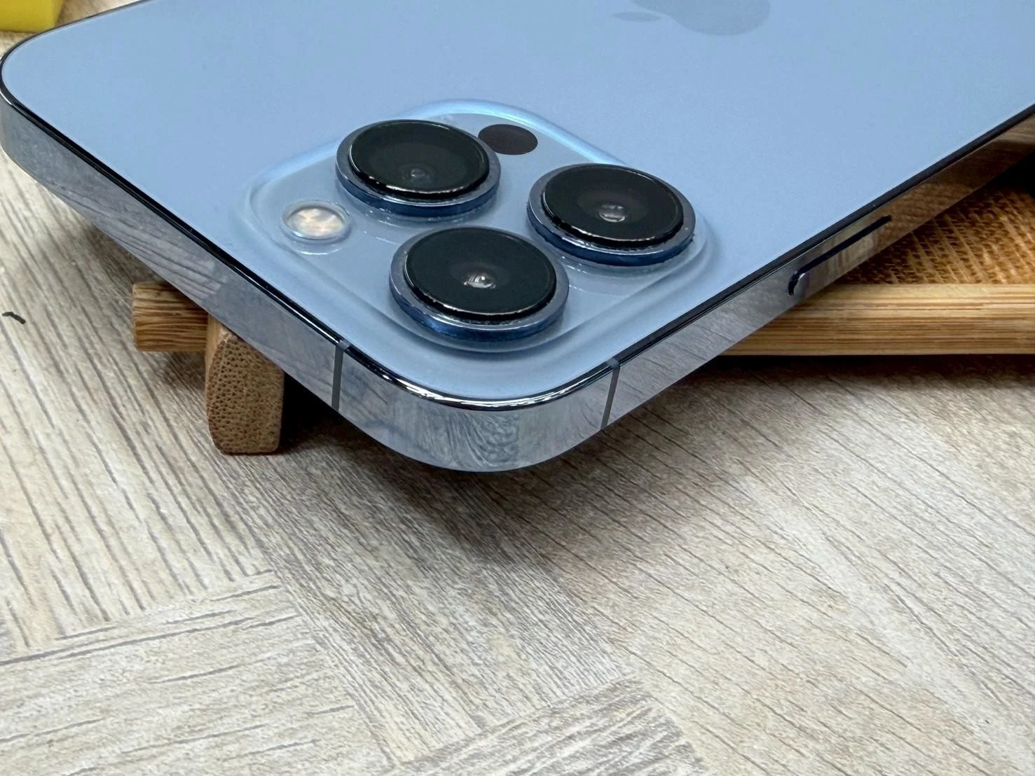 iPhone 13 pro 256g 藍 電池94% 換過副廠螢幕 無盒裝有配件