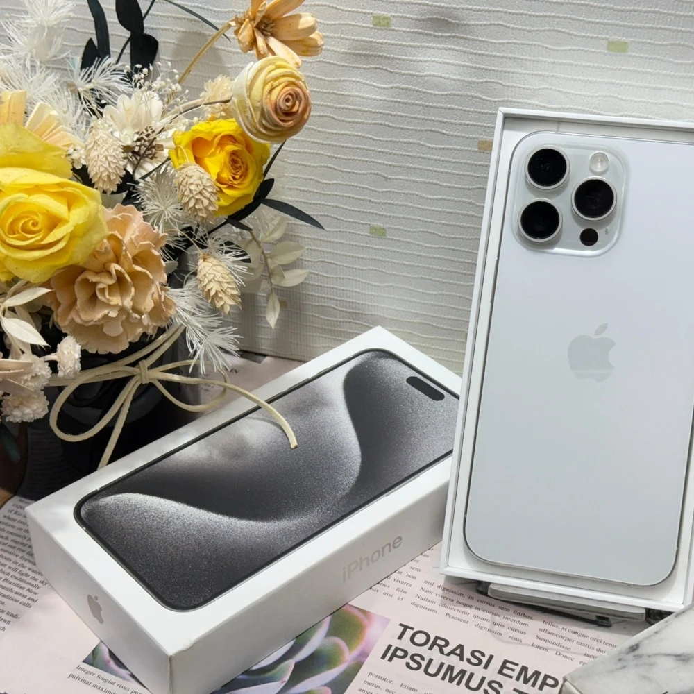 iPhone 15 pro Max 1TB 白 電池86 % 有盒裝有配件
