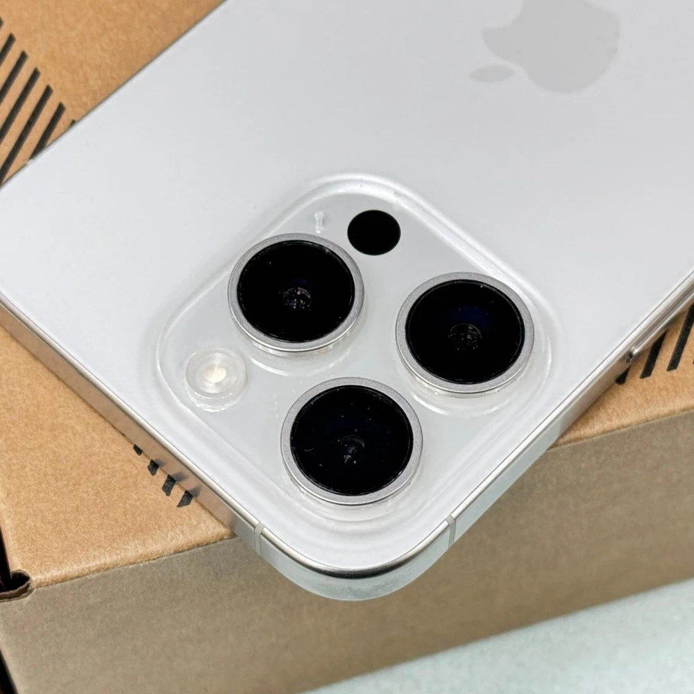 iPhone 15 pro 128g 白 電池87% 有盒裝有配件