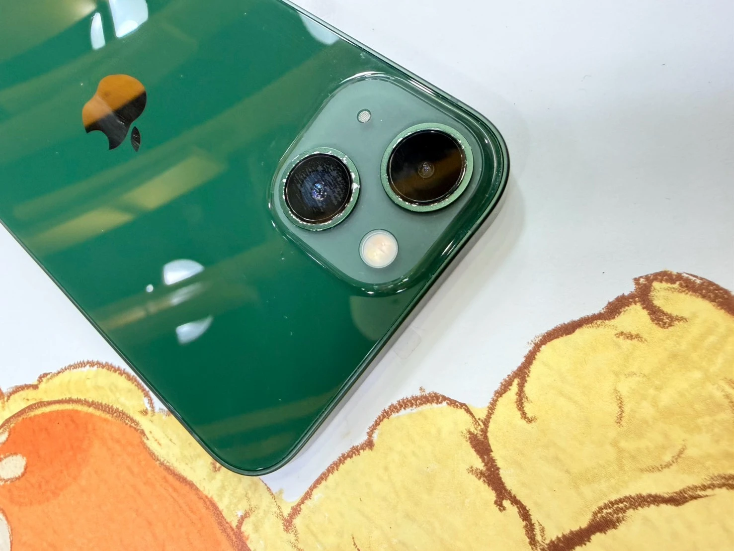 ?iPhone 13 128g 綠 電池100% 換過副廠螢幕 鏡頭旁邊小傷 無盒裝有配件