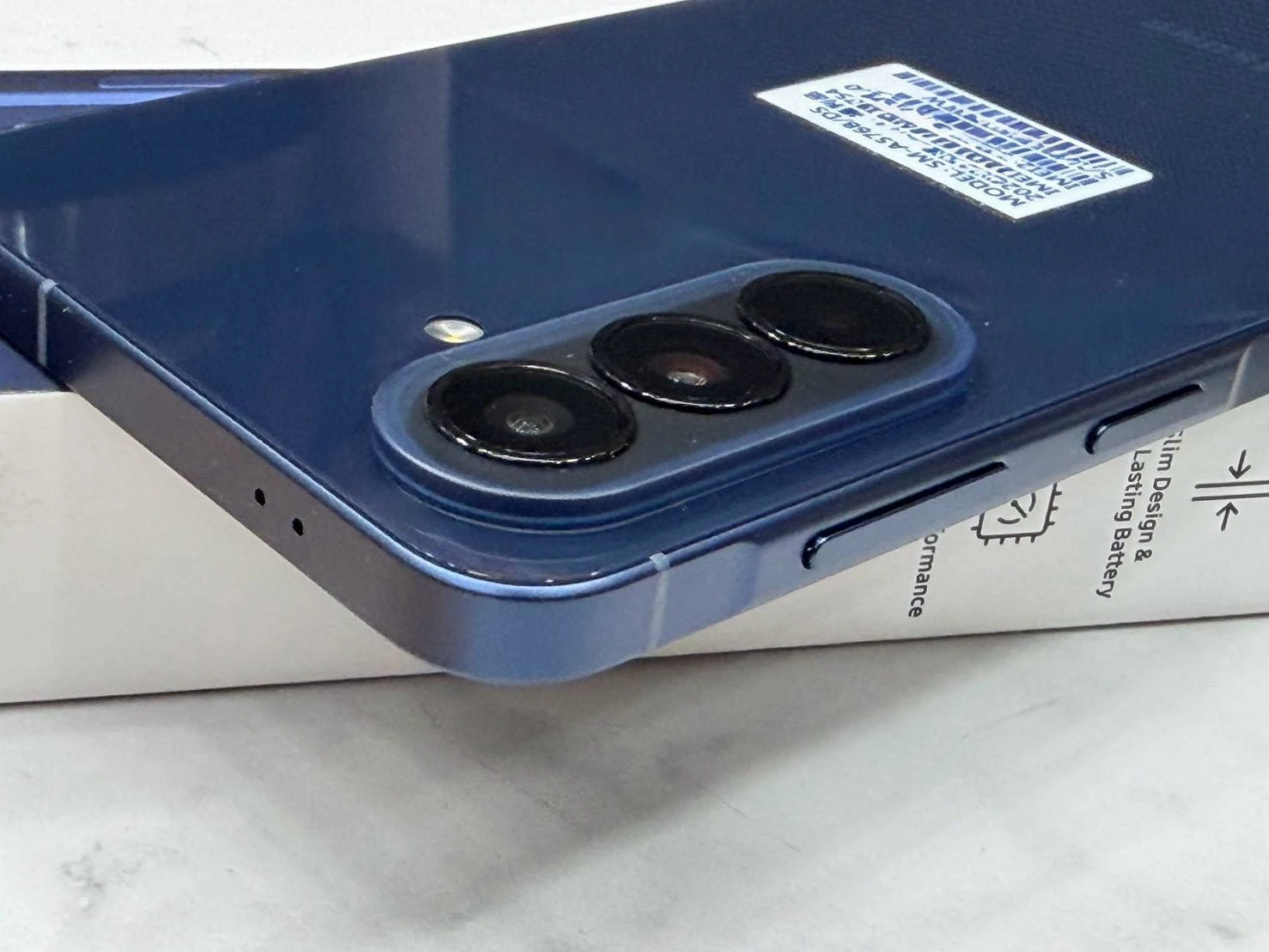 SAMSUNG Galaxy A57 (12+256G) 深藍 螢幕有小漏液 不影響觸控 有盒裝有配件