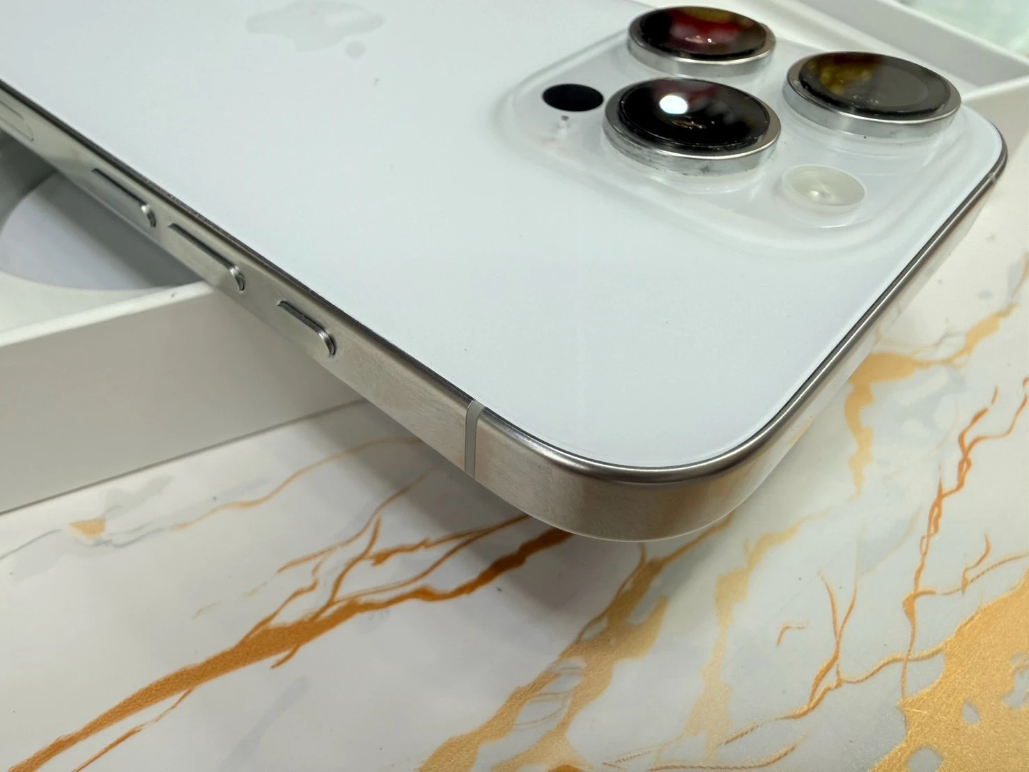 iPhone 16 Pro 128G 白 電池94% 全機原廠 全機無傷 有盒裝有配件