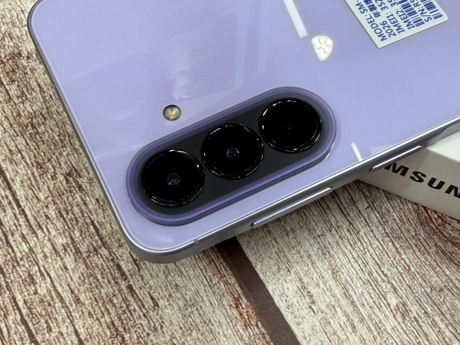 ?SAMSUNG Galaxy A57 (12+256G) 紫 螢幕有小亮點 不影響使用 有盒裝有配件