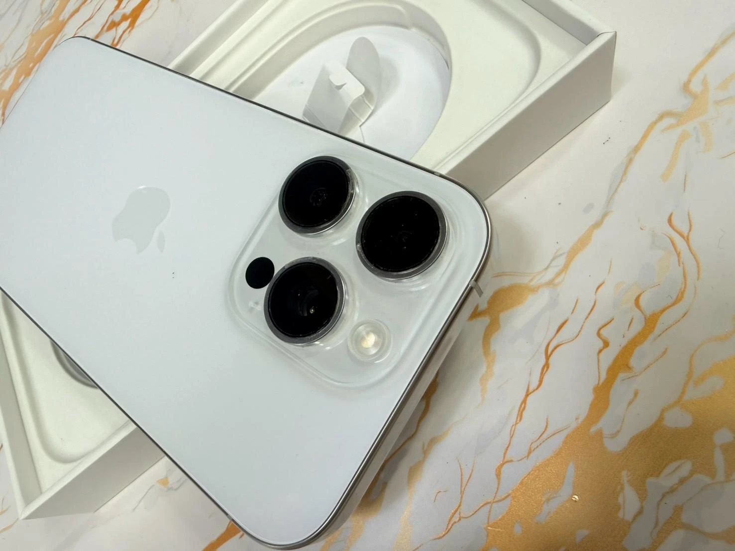 ?iPhone 16 Pro 128G 白 電池94% 全機原廠 全機無傷 有盒裝有配件