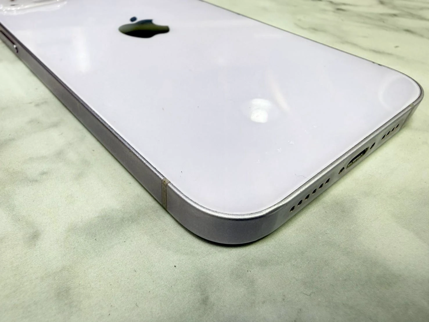 iPhone 14 Plus 128g 紫 電池73% (邊角一小傷)無盒裝有配件