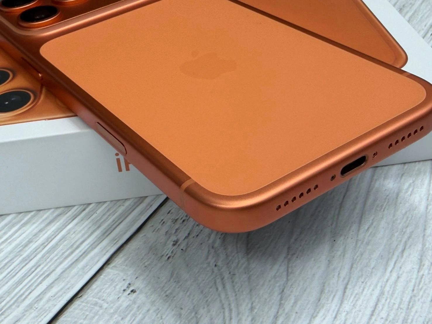 iPhone 17 Pro max 256g 橘 電池95% 保固到2026/10/01 有盒裝有配件
