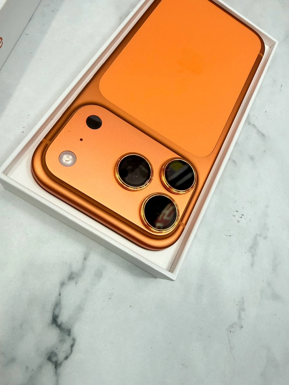 iPhone 17 Pro 512g 橘 電池90% 邊框有兩角微微傷 有盒裝有配件