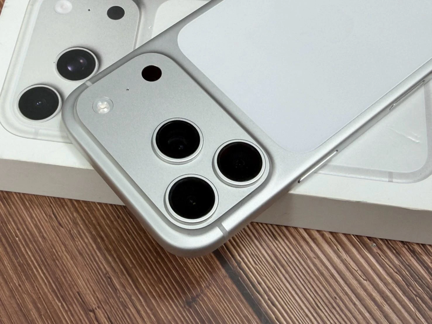 iPhone 17 Pro 512g 白 電池92% 保固到2027/02/04 有盒裝有配件