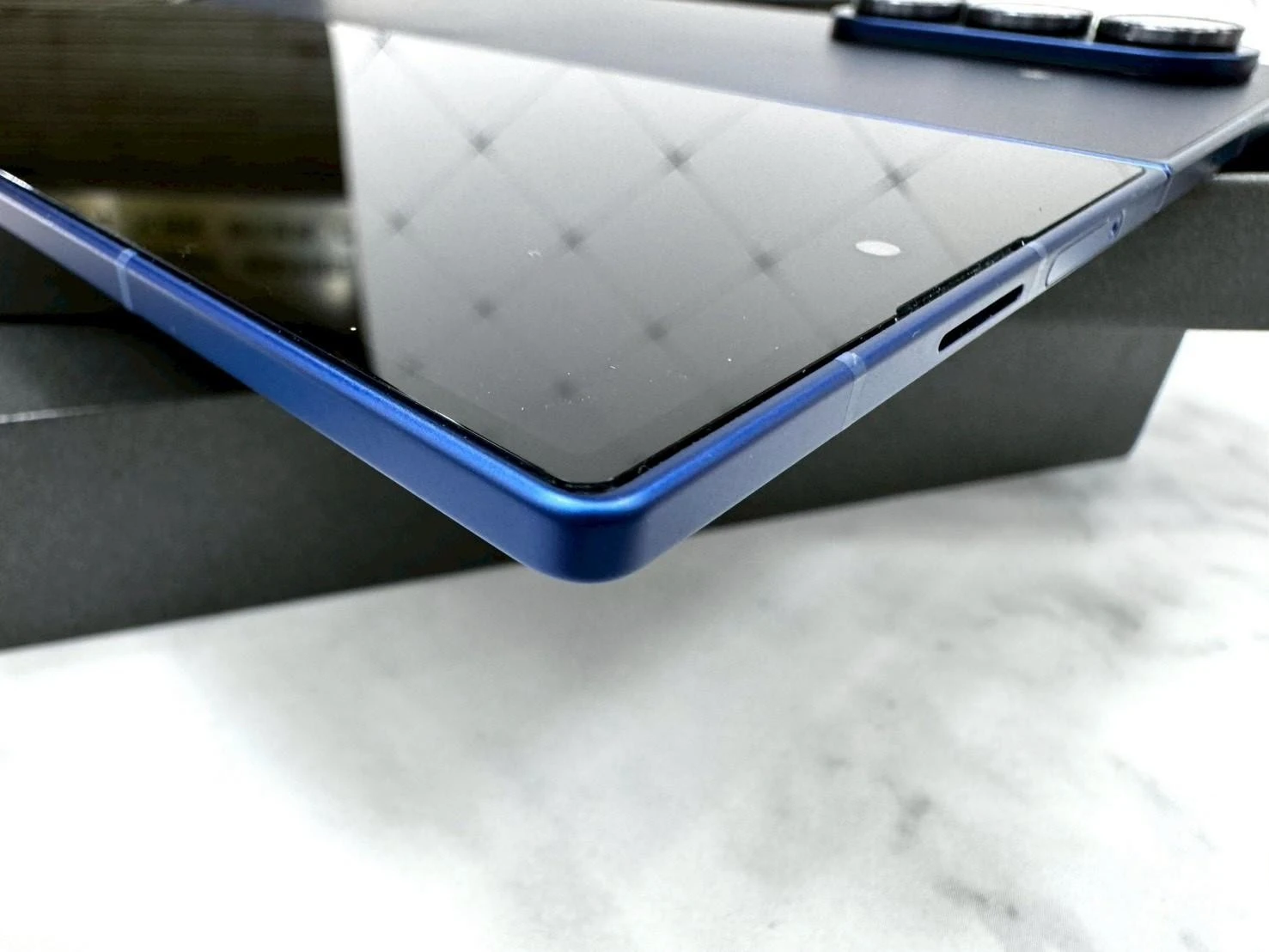 SAMSUNG Galaxy Z Fold7 (12+512G) 藍 轉軸處小傷 有盒裝有配件