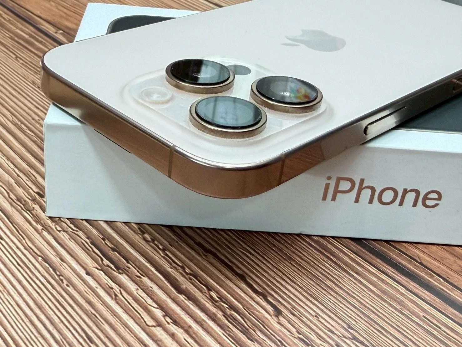 iPhone 16 Pro 256g 金 電池89% 有盒裝有配件