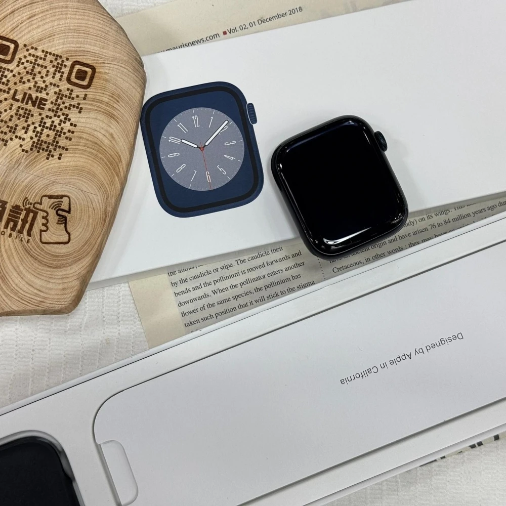 Apple Watch 8  GPS (鋁金屬) 45Mm 黑 電池86 有盒裝有配件