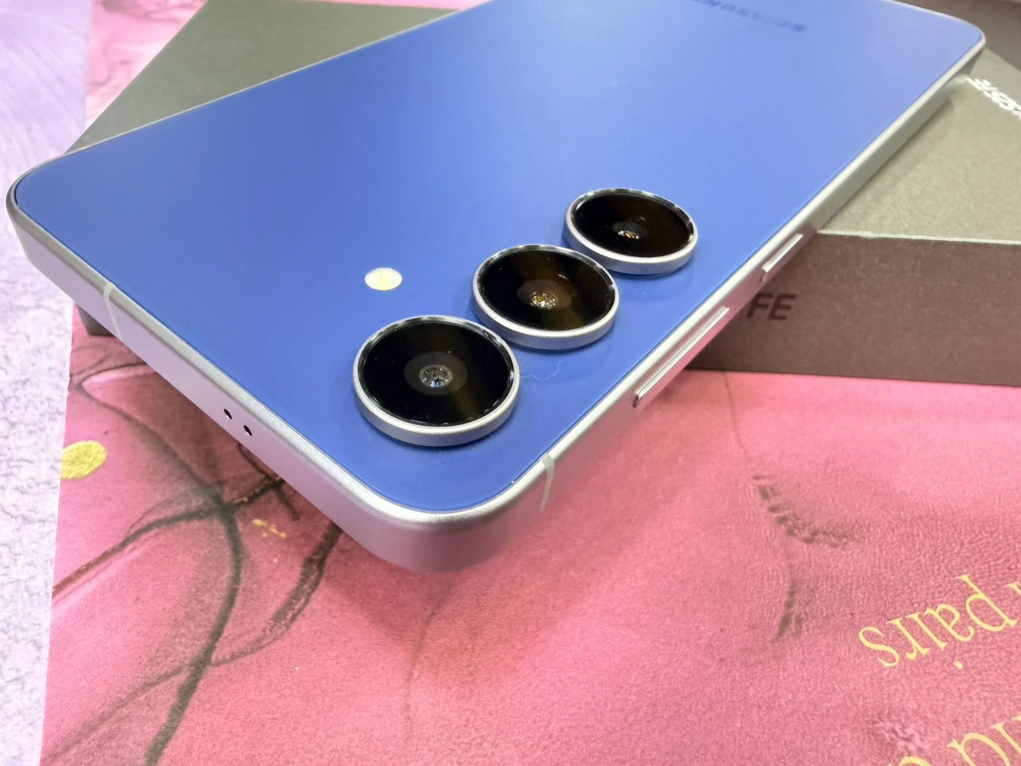 ?展示機 SAMSUNG Galaxy S25 FE (8+256G) 深藍) 保固到2027/08/21 有盒裝有配件