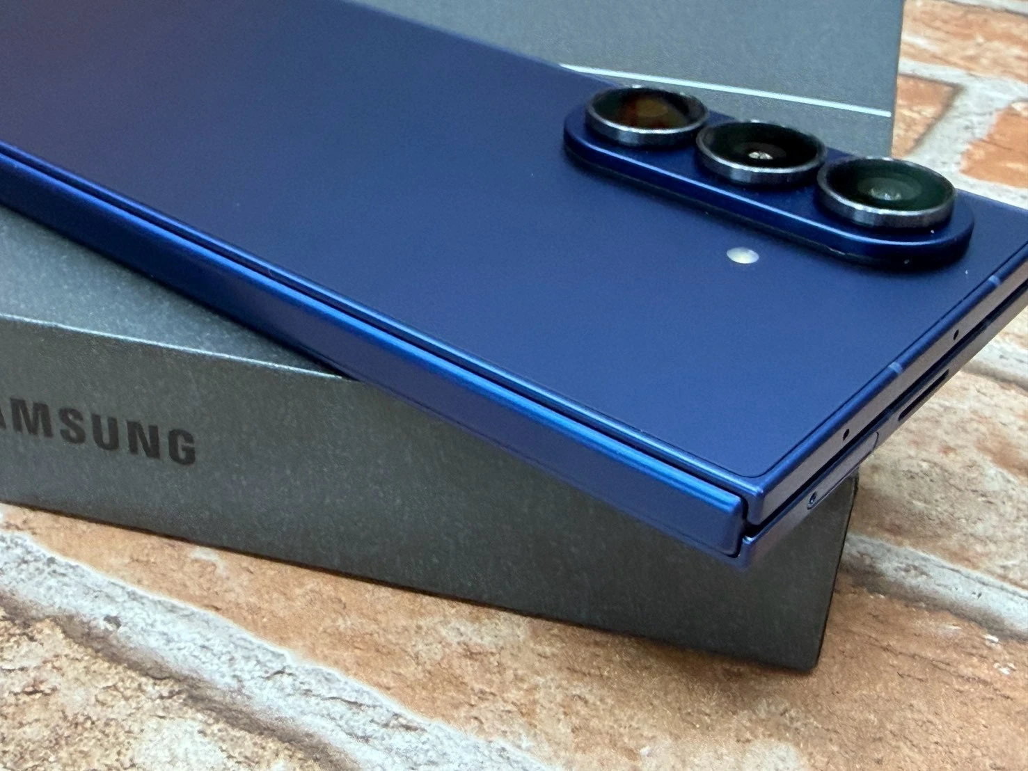 展示機 SAMSUNG Galaxy Z Fold7 藍 (12+256G) 保固2027/03/08 有盒裝有配件