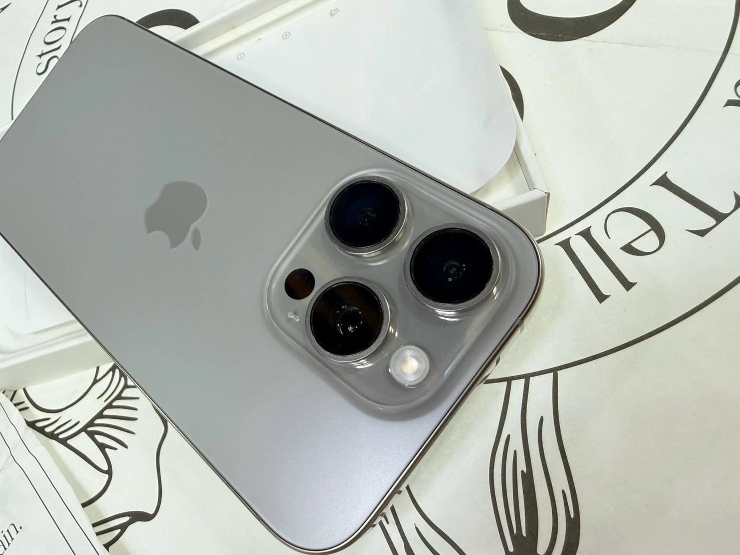 iPhone 16 Pro 256g 鈦 電池89% 有盒裝有配件(全機無傷)