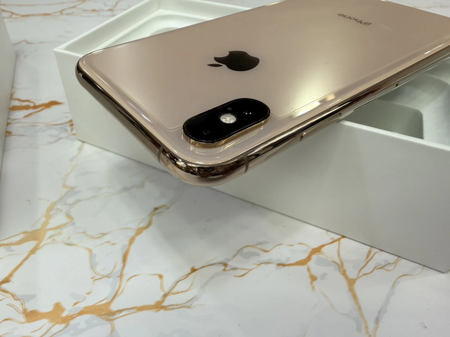 iPhone XS 64g 金 副廠電池100% 無盒裝有配件 (背板小刮傷)