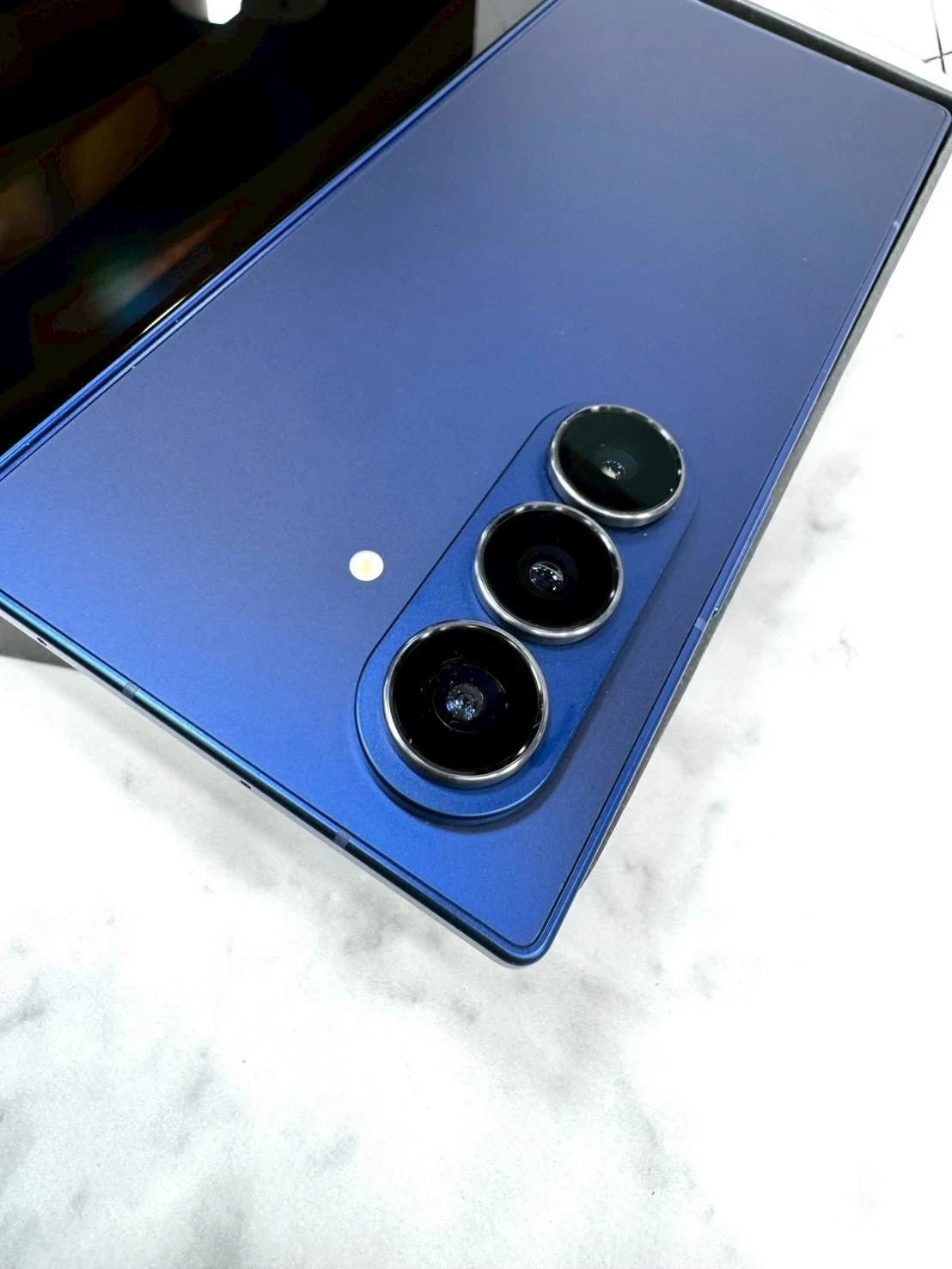 SAMSUNG Galaxy Z Fold7 (12+512G) 藍 轉軸處小傷 有盒裝有配件