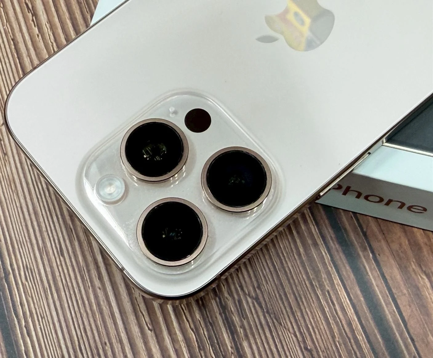 iPhone 16 Pro 256g 金 電池89% 有盒裝有配件