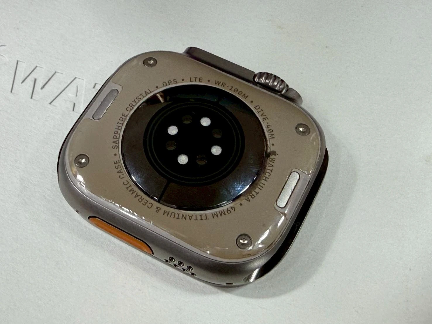 Apple Watch Ultra 1 49mm LTE版 電池86% 原色 附山徑風錶帶 有盒裝有配件