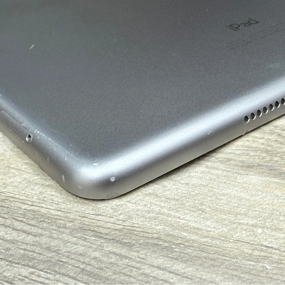 iPad 6 128G LTE版 銀 無盒裝有配件