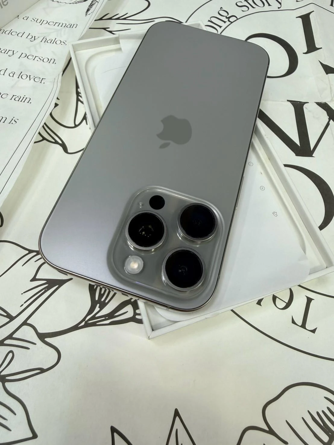 iPhone 16 Pro 256g 鈦 電池89% 有盒裝有配件(全機無傷)