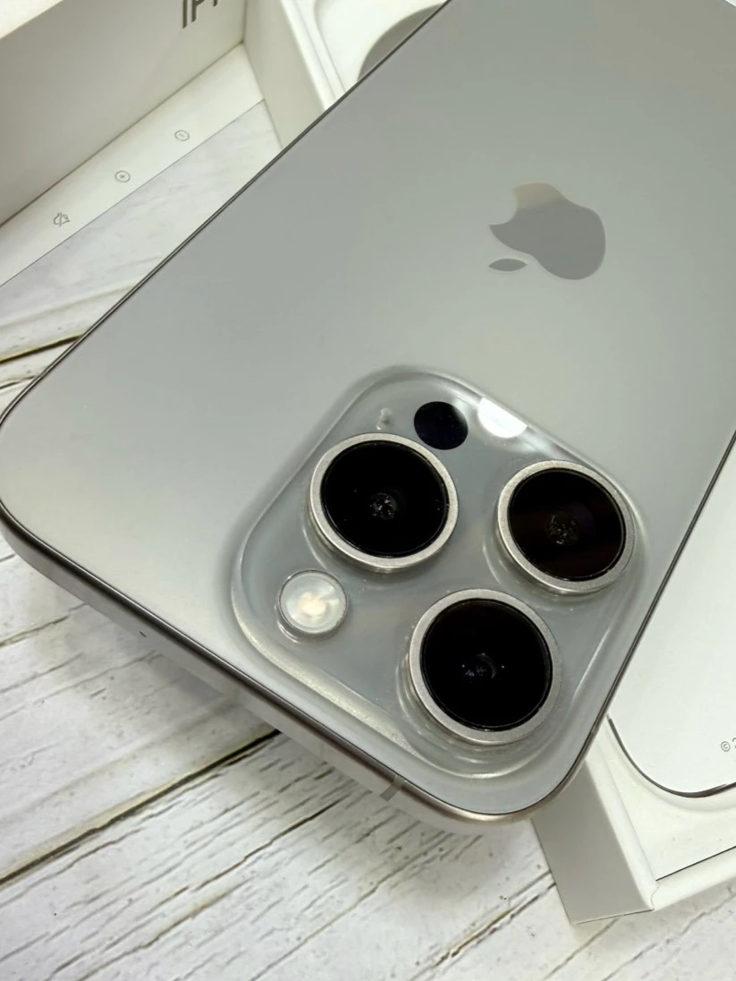 iPhone 15 Pro 256 G鈦 電池78% 有盒裝有配件