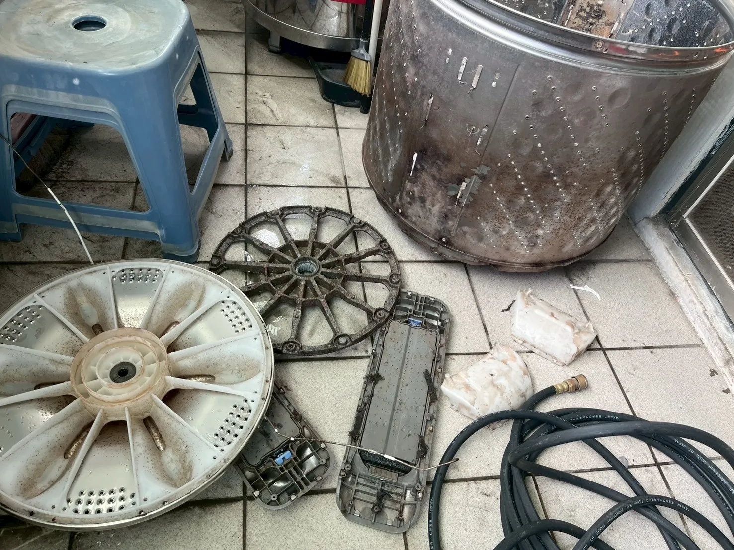 高雄楠梓 直立式洗衣機清洗