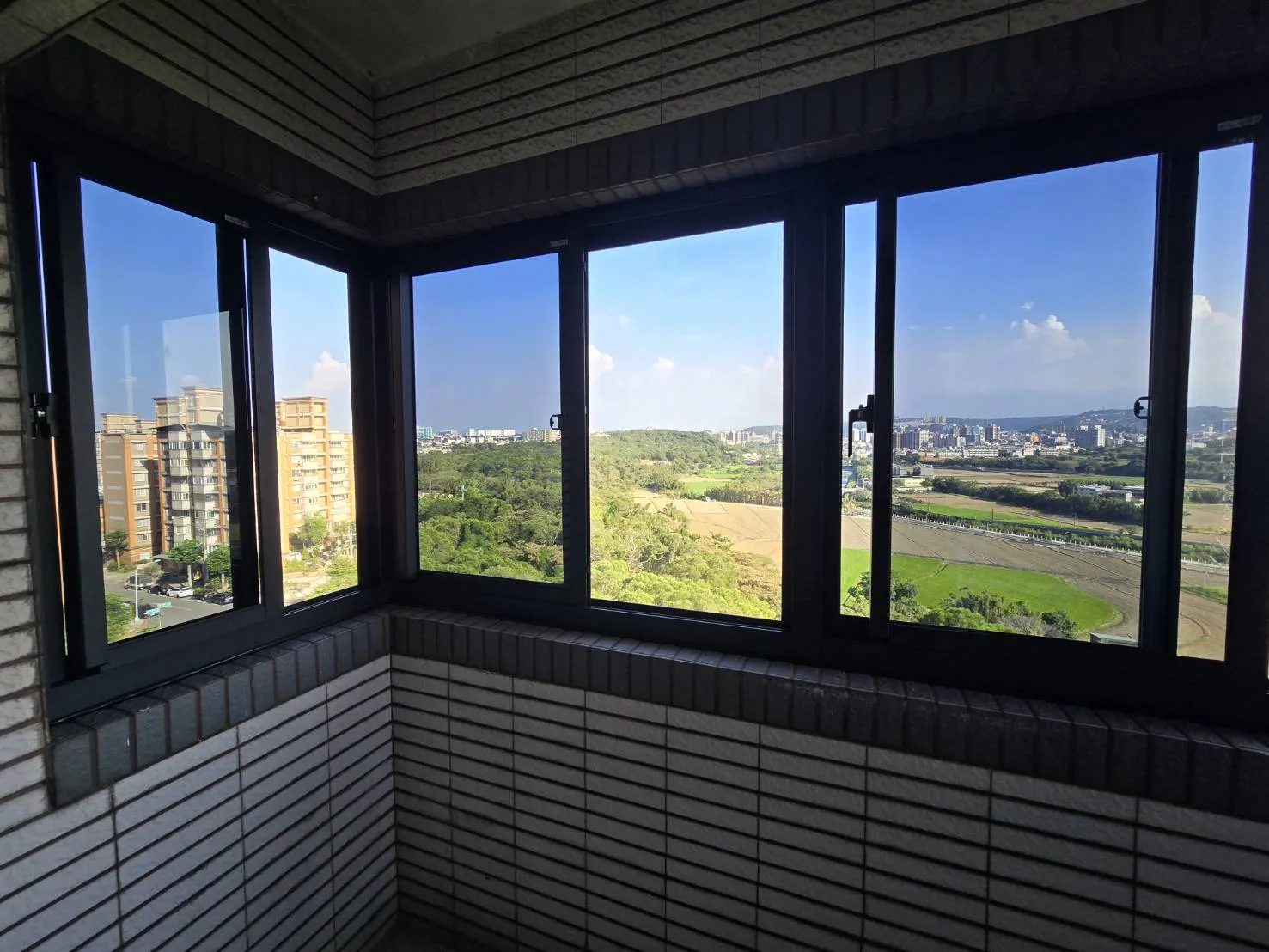 陽台加裝氣密窗｜順丞鋁門窗行教你陽台華麗變身，打造景觀＋靜音空間