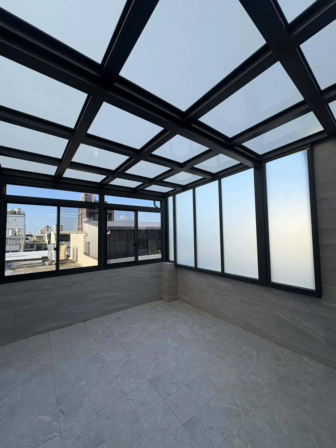 玻璃採光罩高規施工｜頂樓明亮舒適空間升級 — 順丞鋁窗行