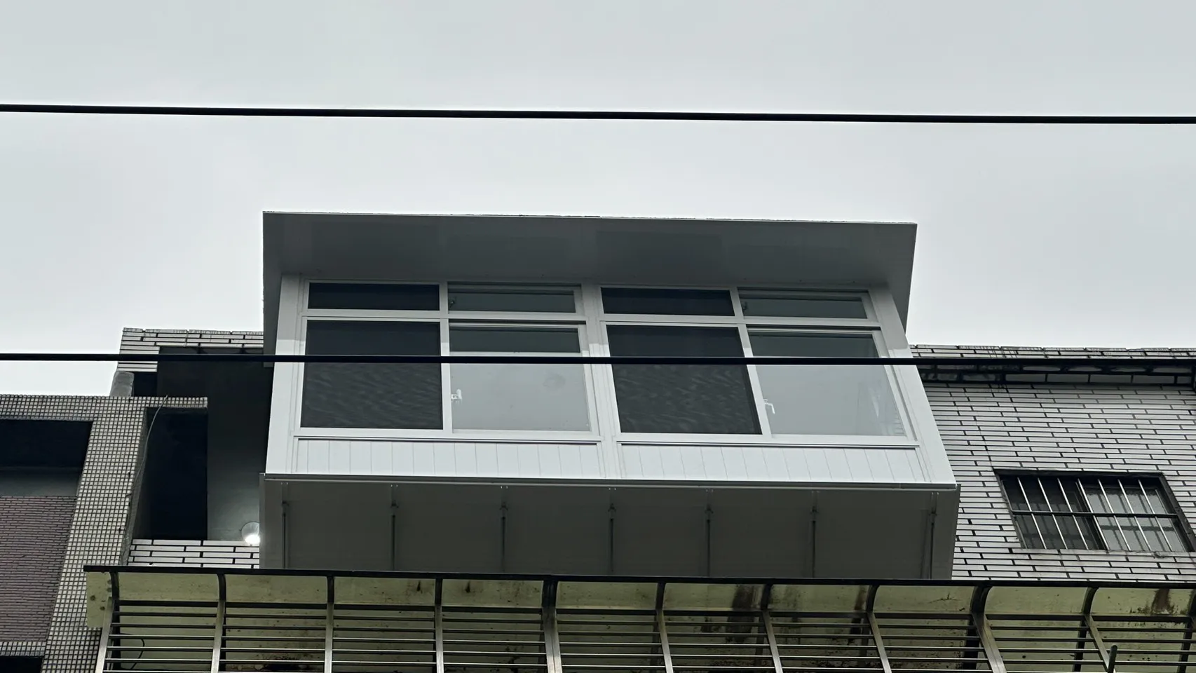 【客製化訂製｜全天候機能凸窗，讓採光與儲物不再二選一】