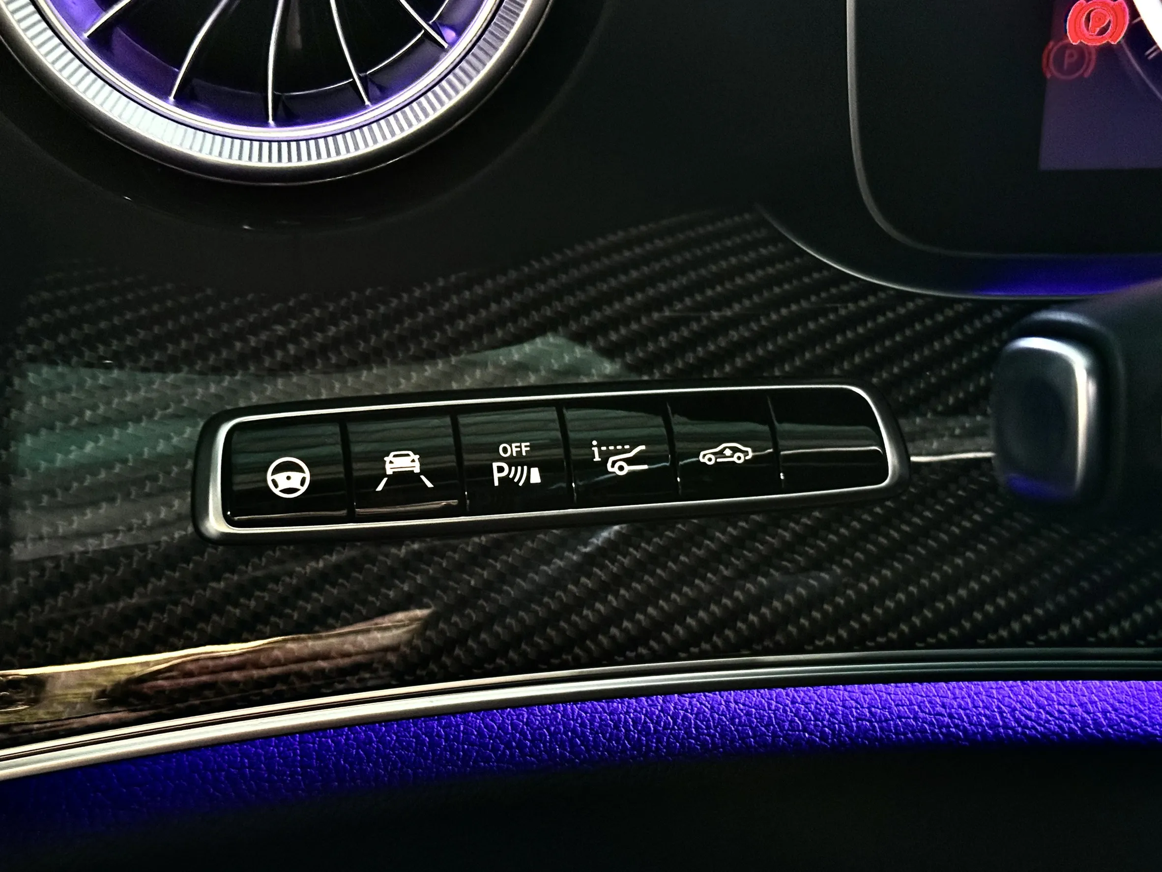  【 2018年 賓士 E63 AMG 4MATIC+ 】｜5鍵滿僅跑6萬