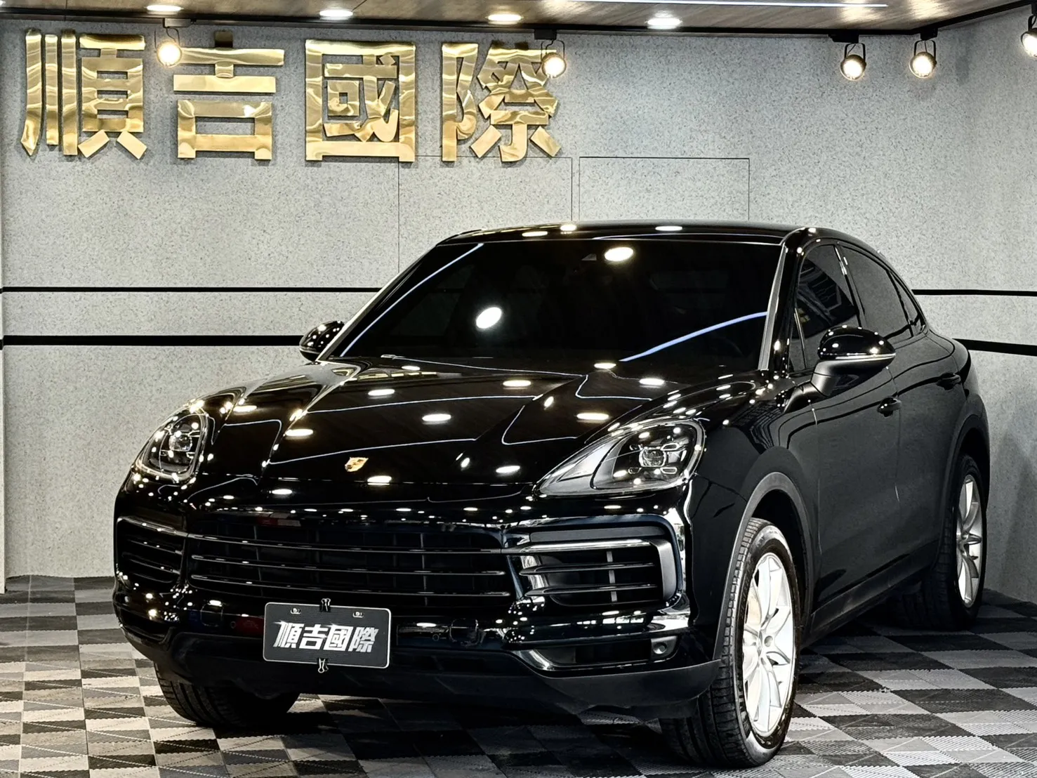 【 2023年 Porsche Cayenne Coupe 】