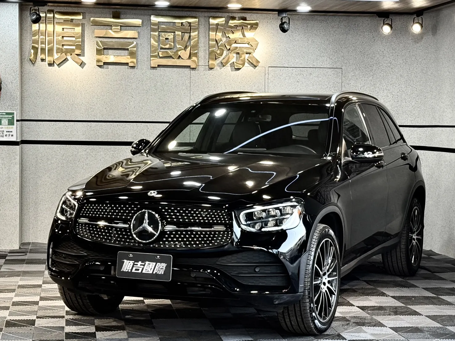 超搶手的車又入庫啦！ 【 2020式 賓士 GLC300 AMG 】 僅跑5萬?