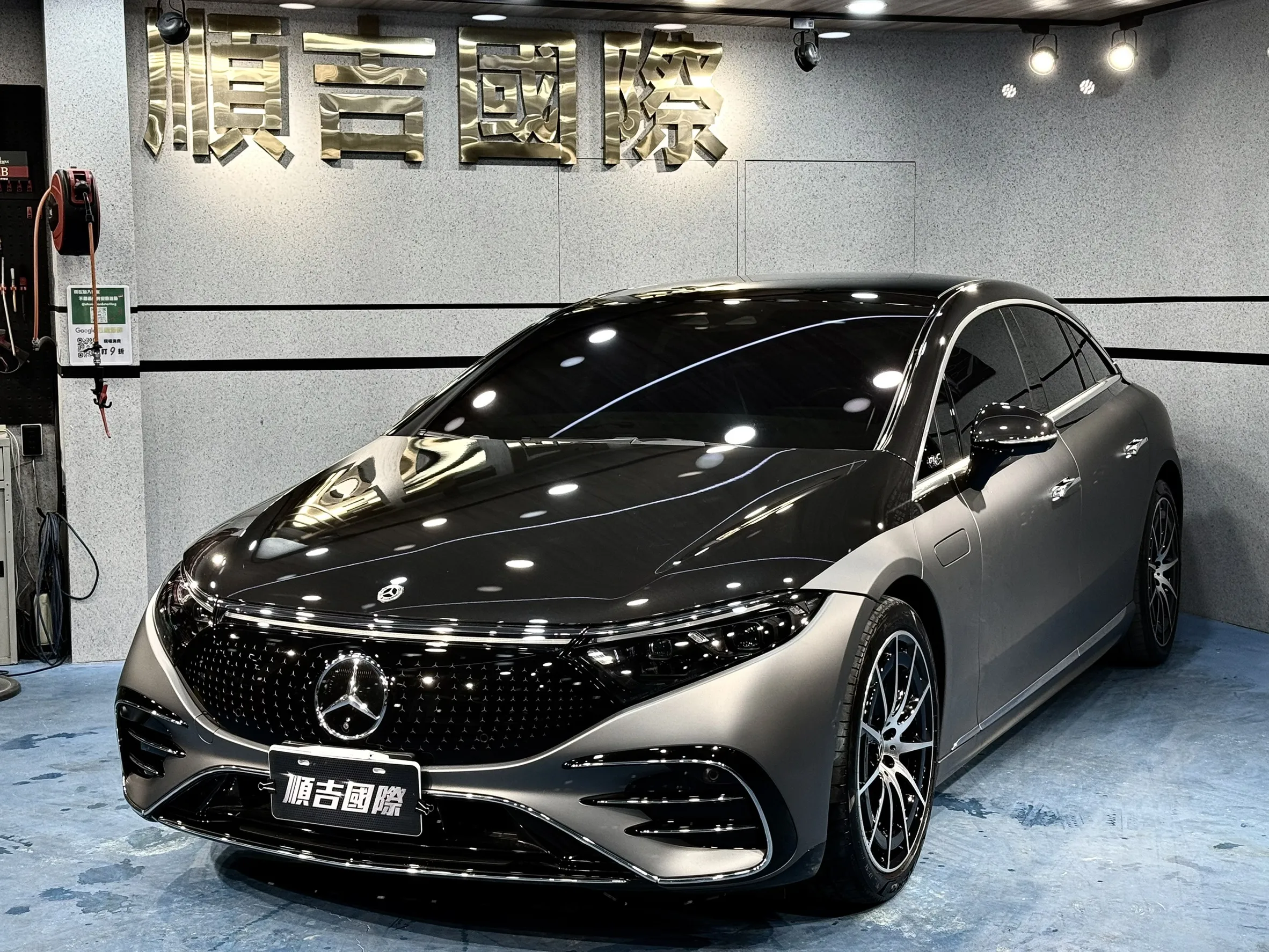 黑白任選極新漂亮EQS 全方位都滿分！