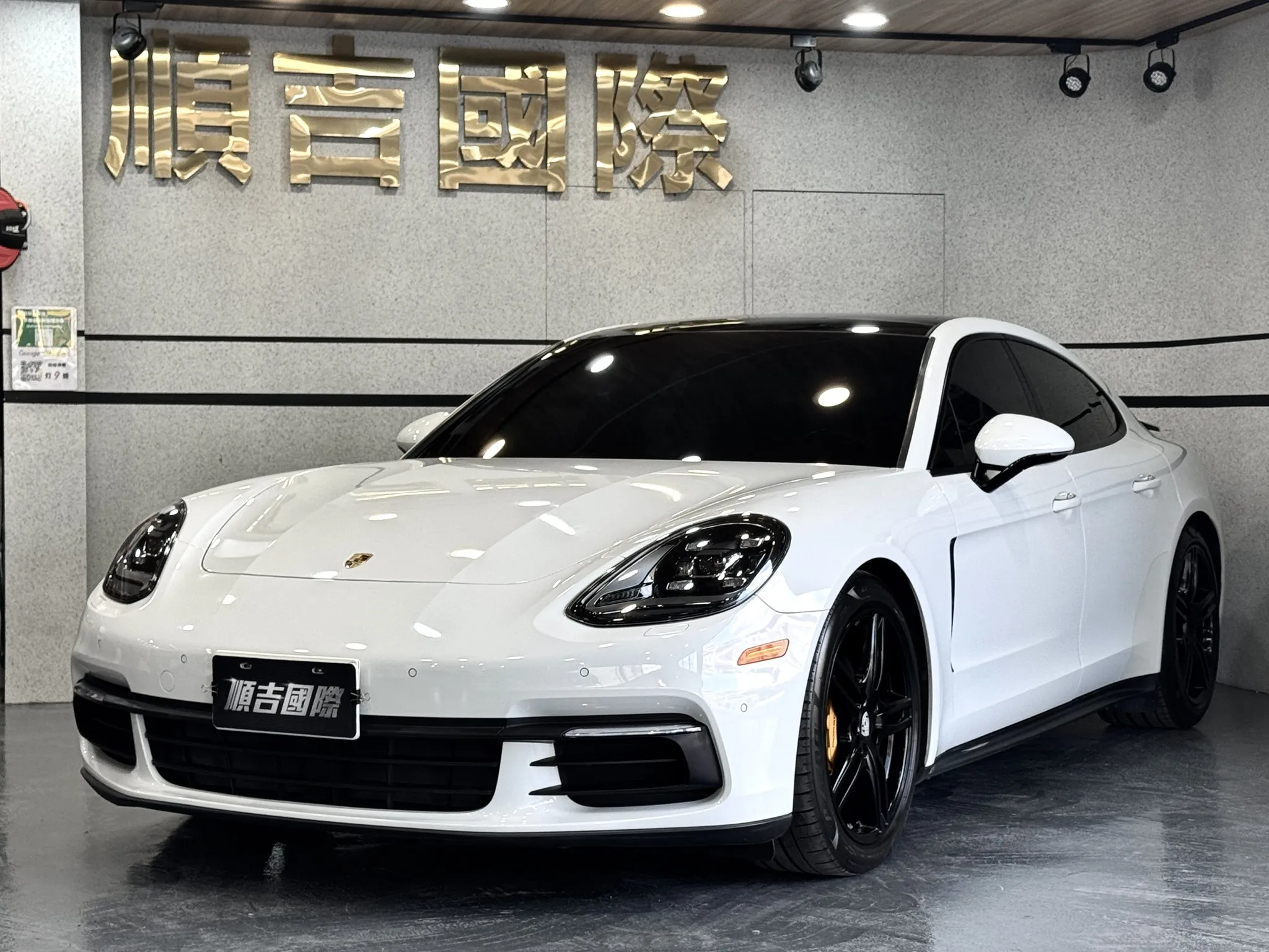【 2017 Porsche Panamera 4 】