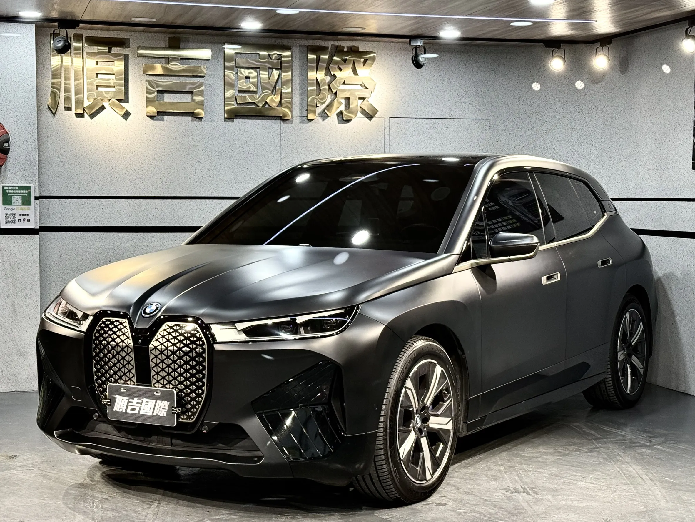 ? 2022 BMW IX XDRIVE 40 ? 漂亮車一次來兩台?