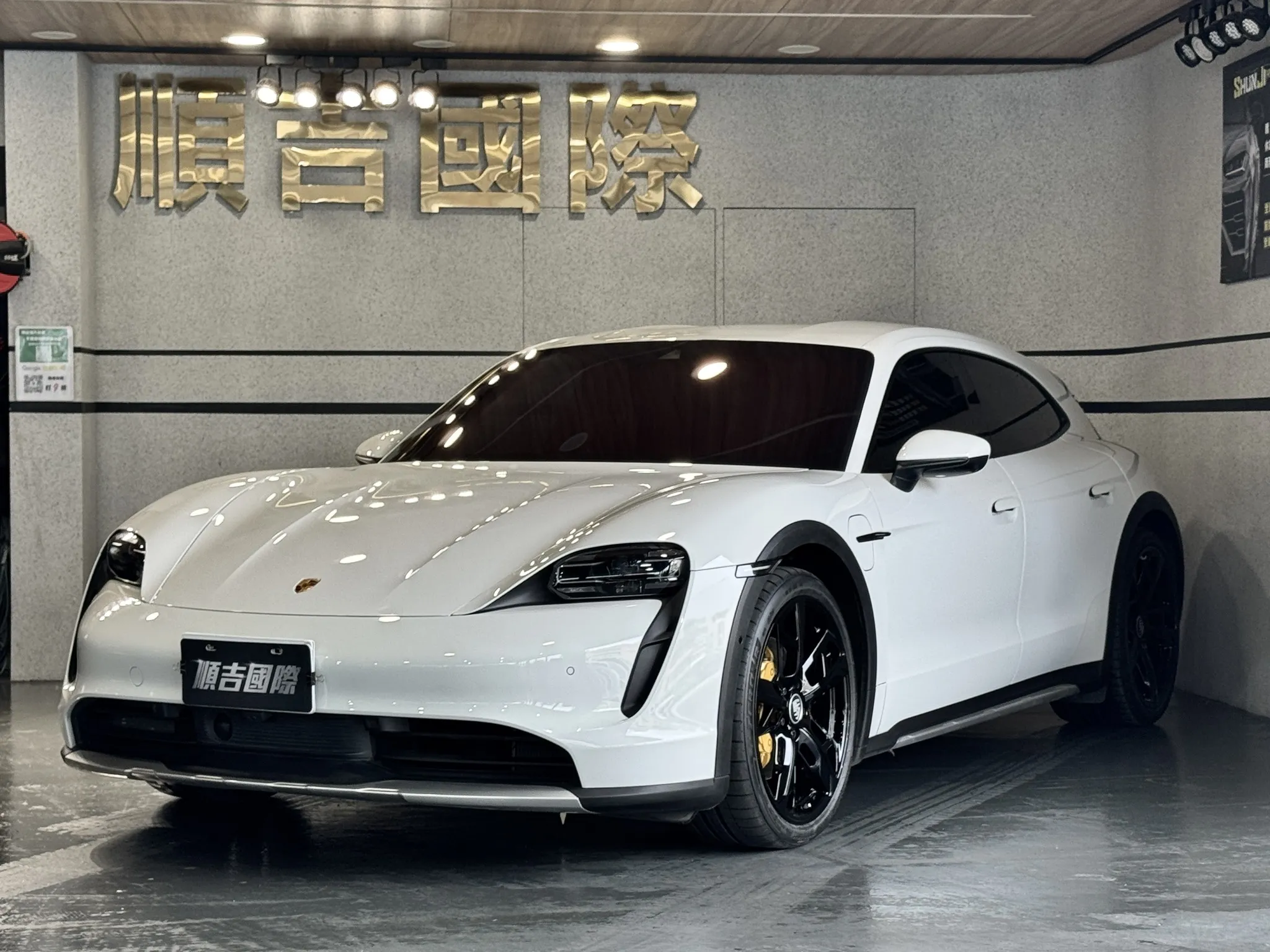 【2023 Porsche Taycan4 Cross Turismo】