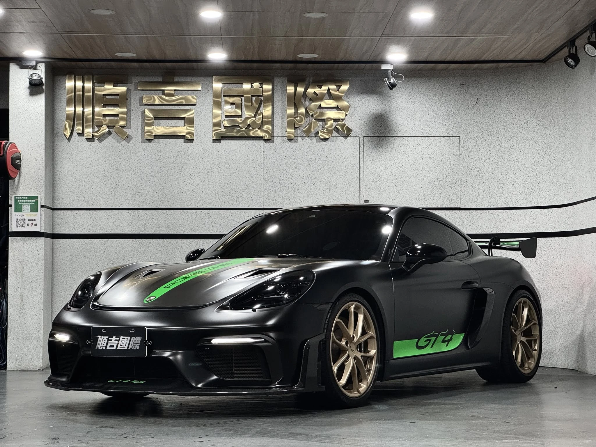 【2021 Porsche 718 Cayman GT4】