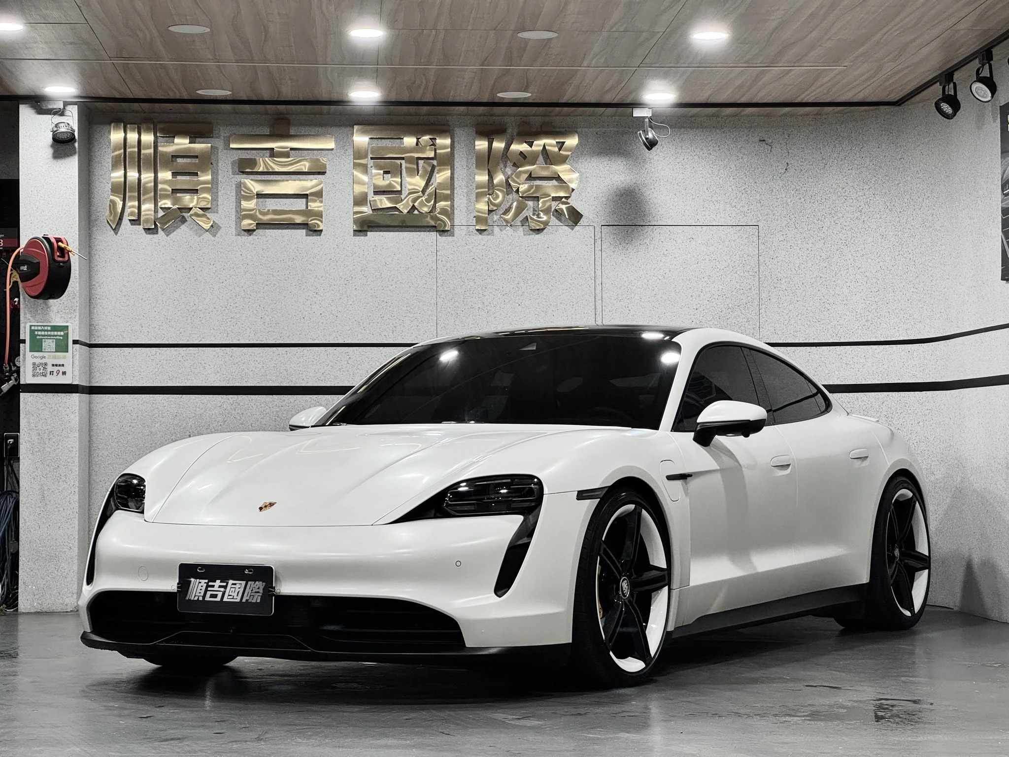 【2021 Porsche Taycan】