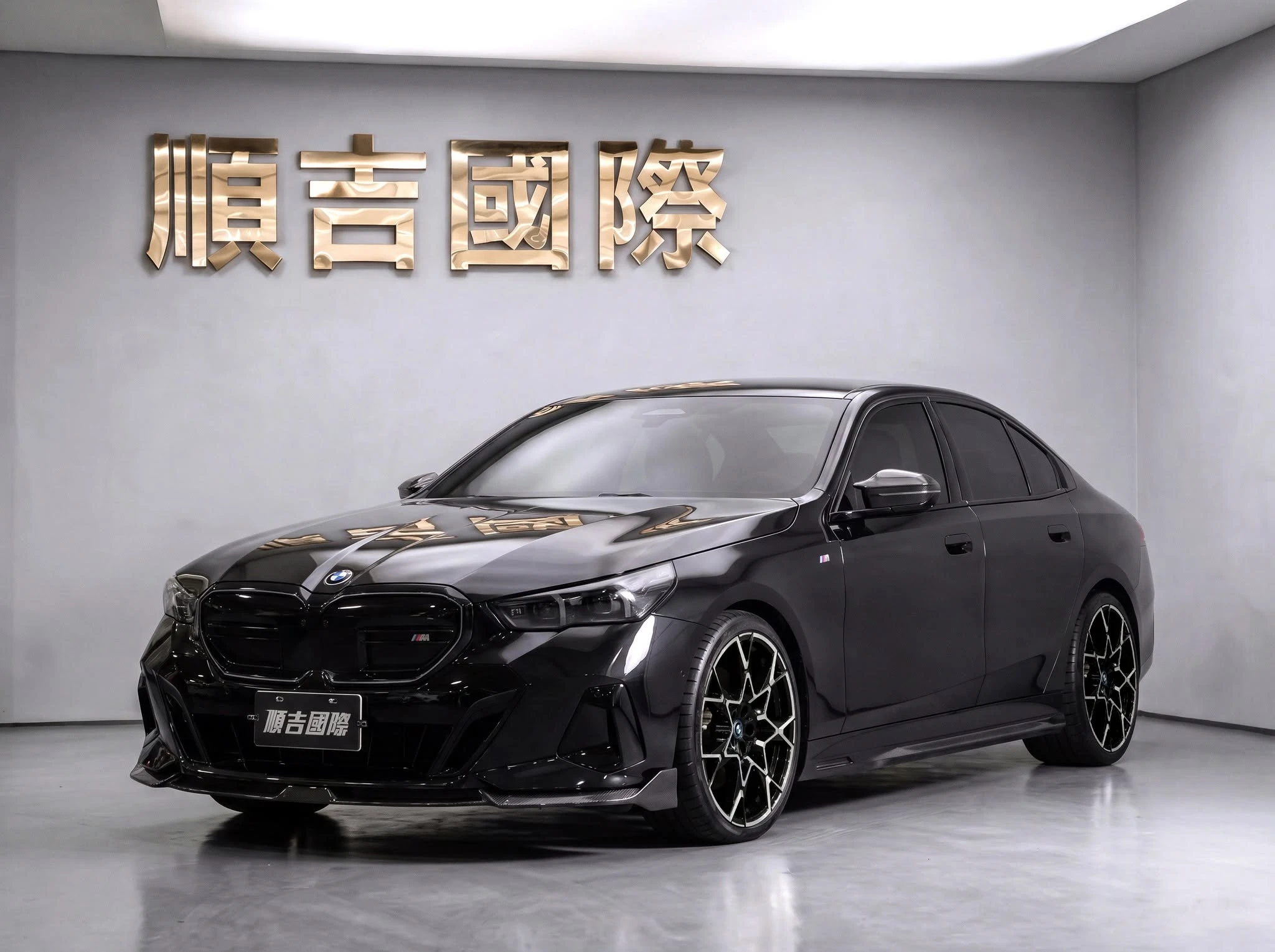 【2024 年式 BMW i5 M60 xDRIVE】