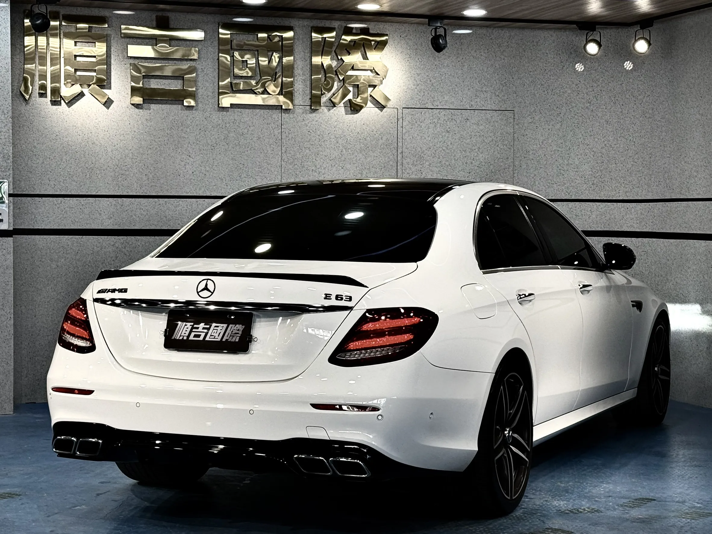  【 2018年 賓士 E63 AMG 4MATIC+ 】｜5鍵滿僅跑6萬