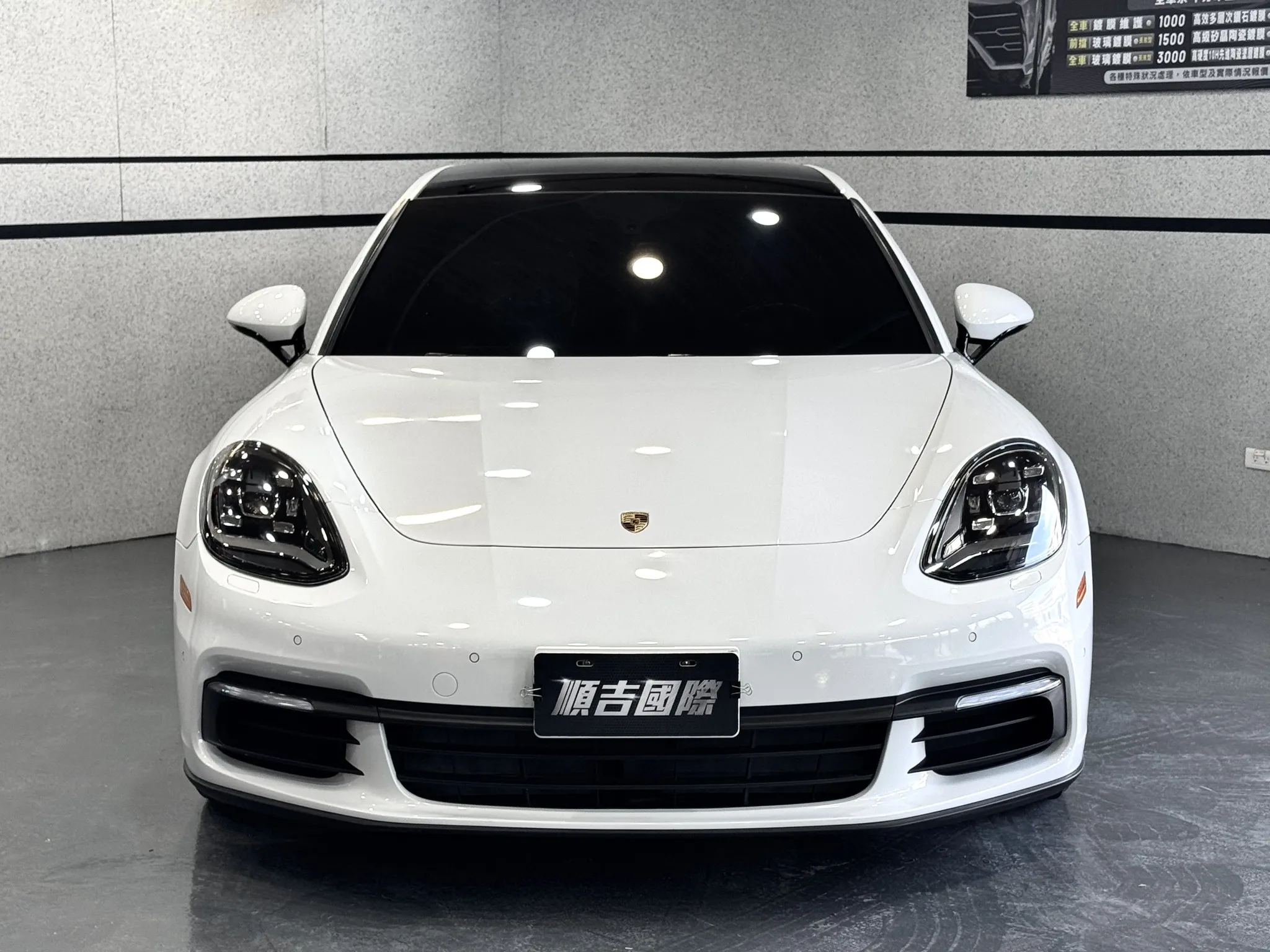 【 2017 Porsche Panamera 4 】