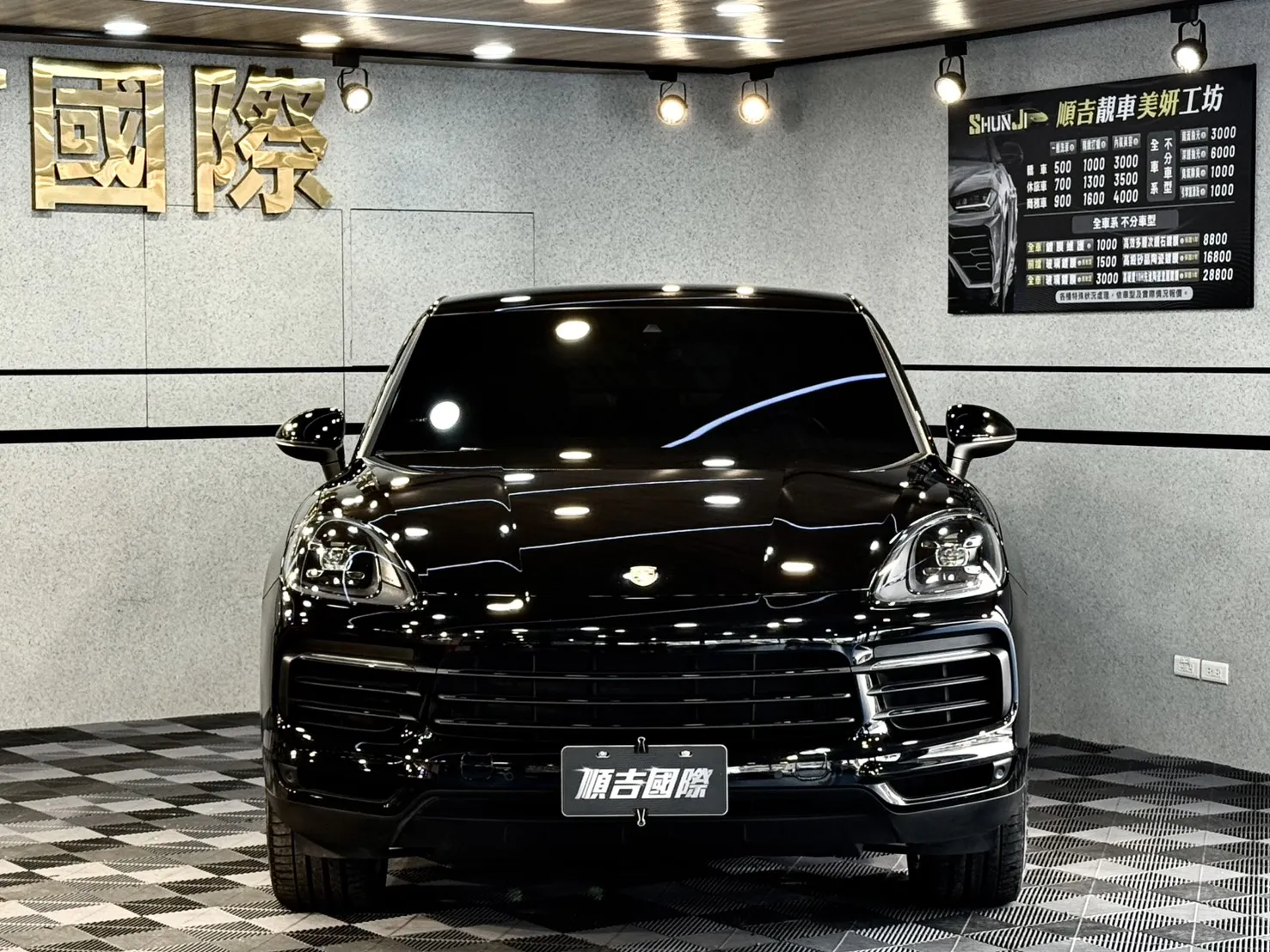 【 2023年 Porsche Cayenne Coupe 】