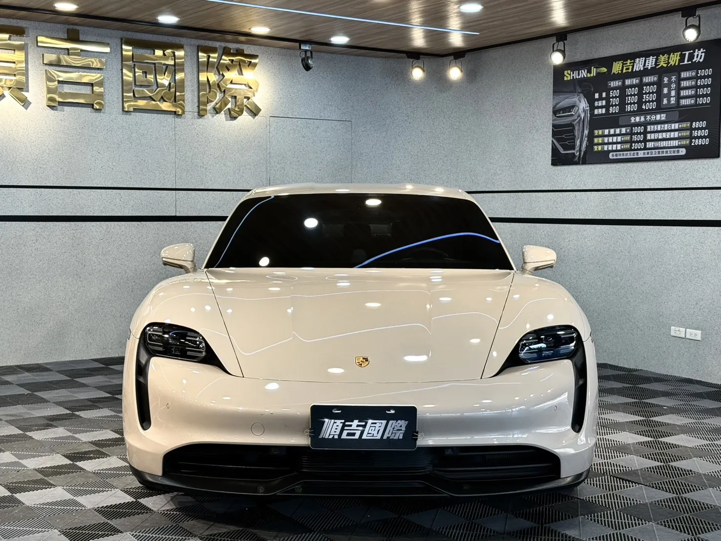 ⚡ 2022式 Porsche Taycan｜純電跑格 × 選配價值 7X 萬 ⚡ 開上這台 Taycan，你就是全場的焦點。 