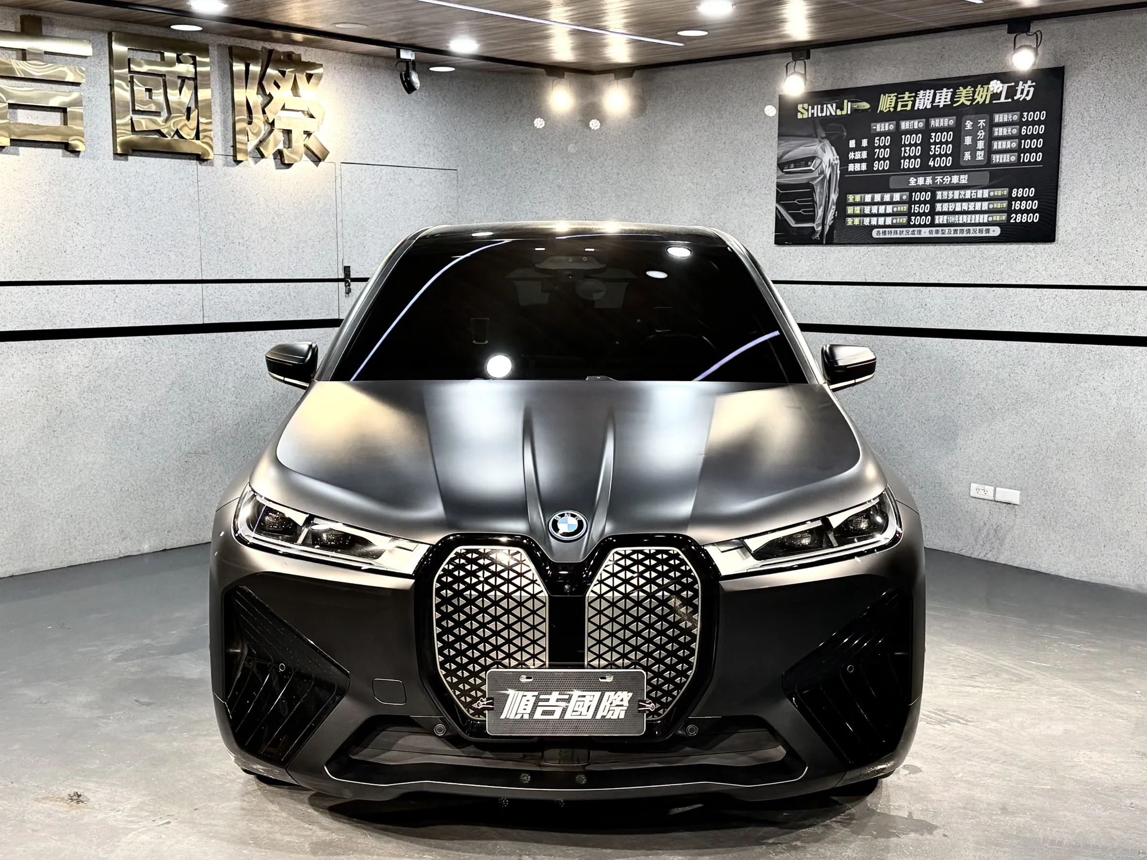 ? 2022 BMW IX XDRIVE 40 ? 漂亮車一次來兩台?