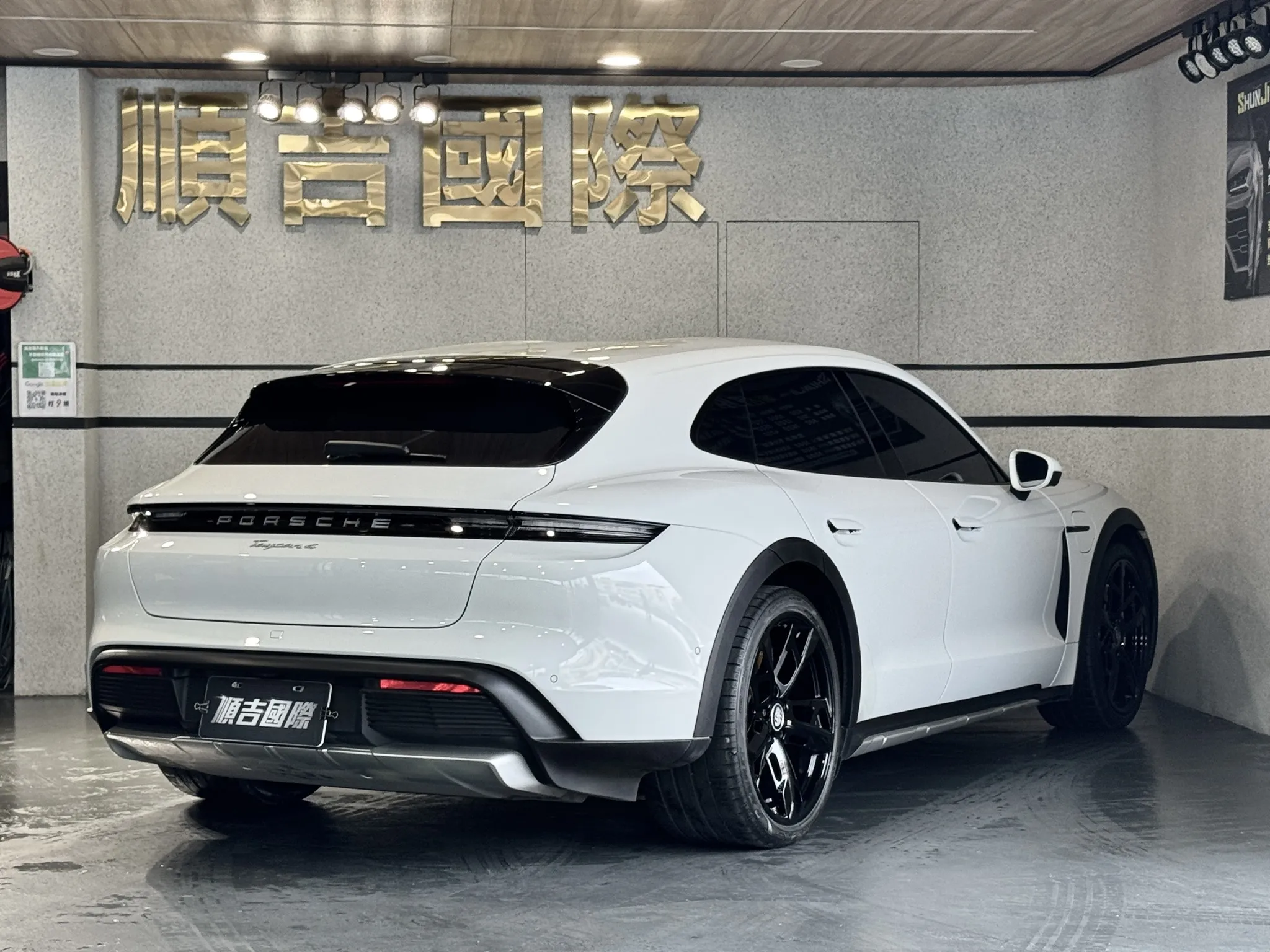 【2023 Porsche Taycan4 Cross Turismo】