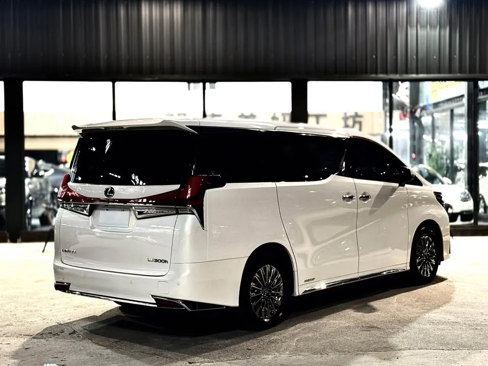 【2021 LEXUS LM300h】