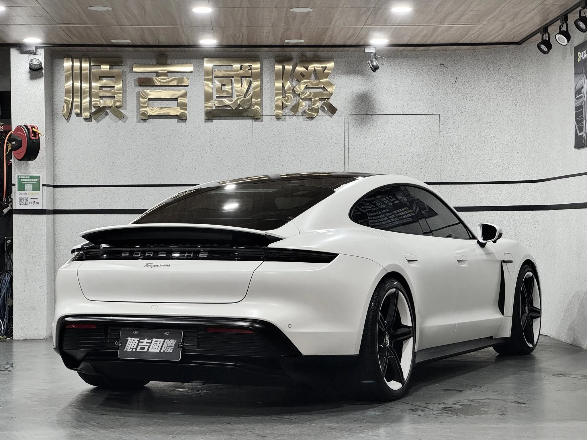【2021 Porsche Taycan】