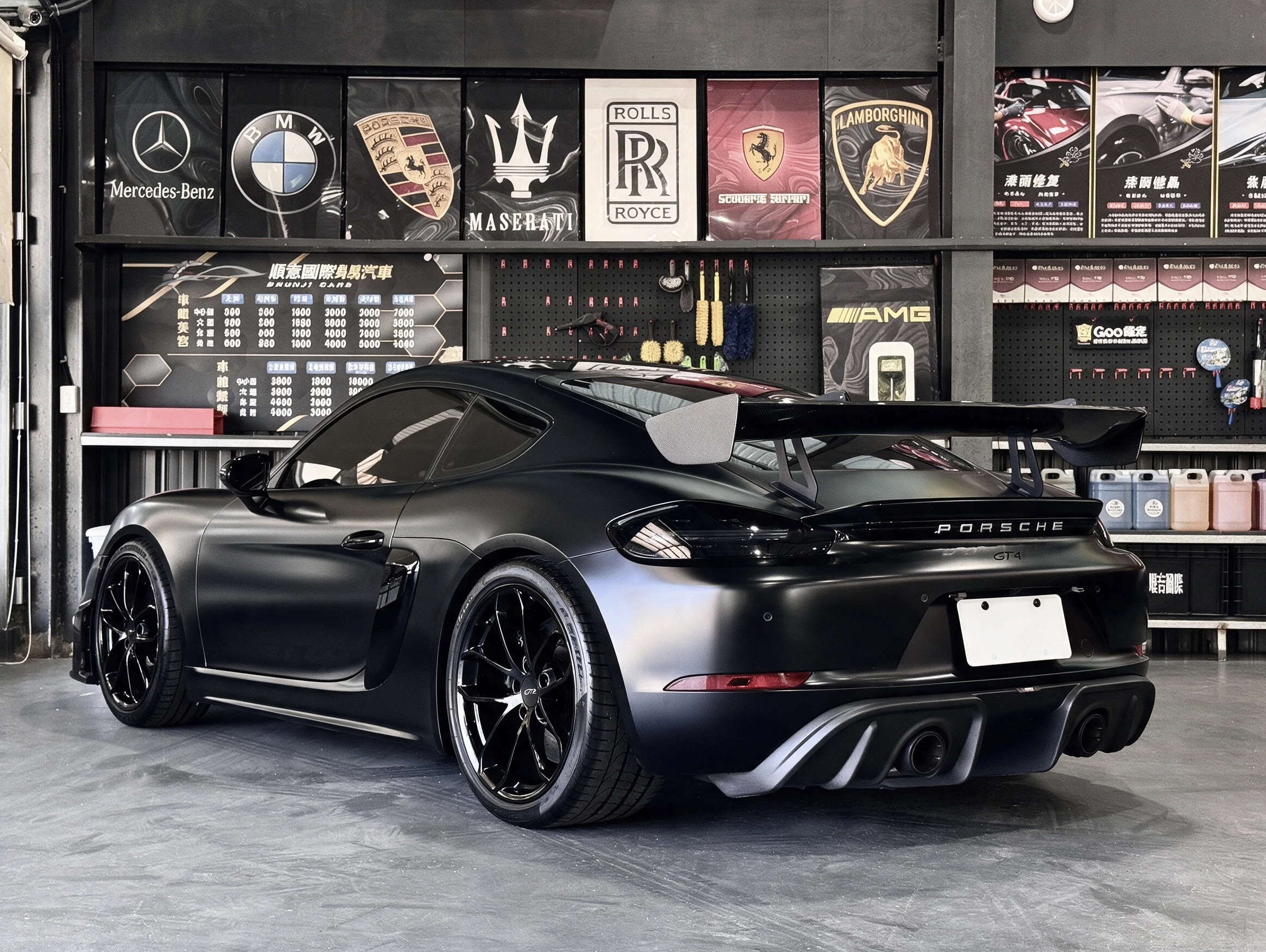 【2021 Porsche 718 Cayman GT4】