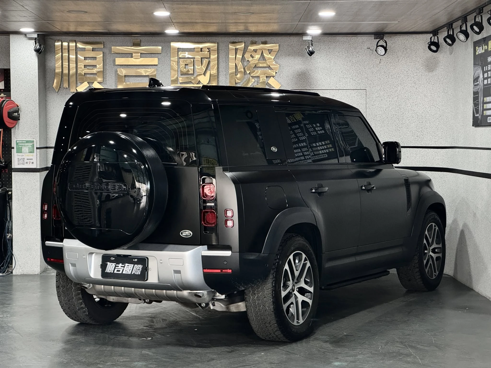 【2023 Land Rover Defender 110 P300 HSE(23.5年式)】
